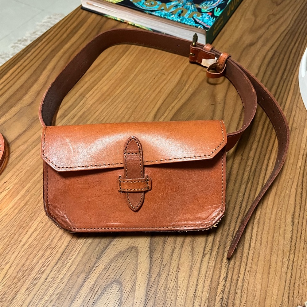 BR Heritage brown leather belt bag